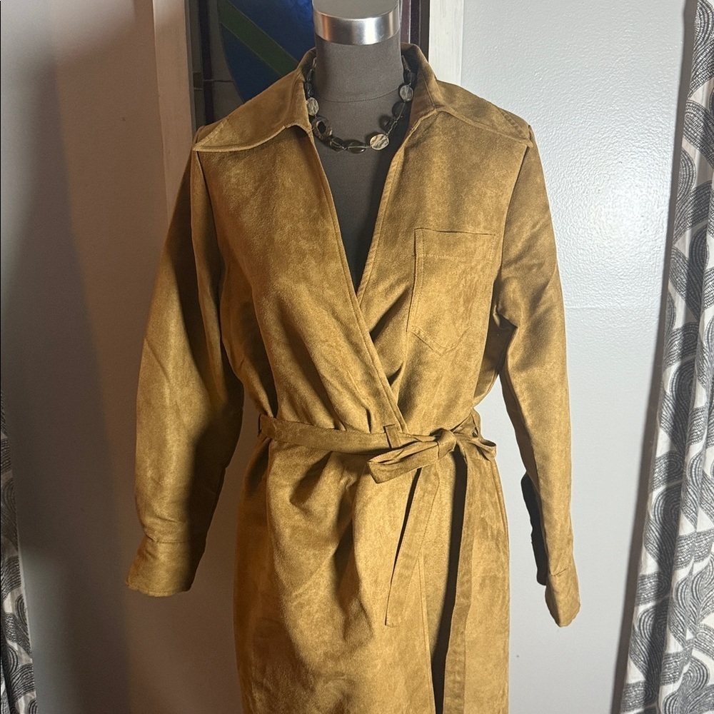 Banana Republic Vegan Suede Belted Wrap Dress in a tan color SZ 10 - Picture 3 of 9